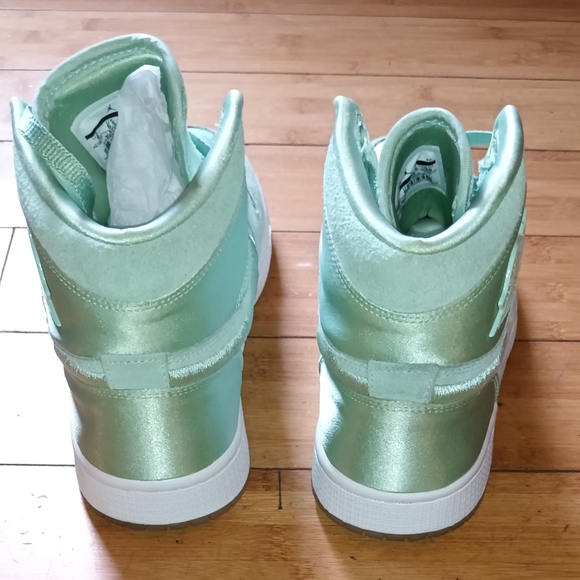 Genuine 100% Authentic Nike Hi top Satin Dunks!Mint green color Womens US sz 9 - Picture 4 of 6